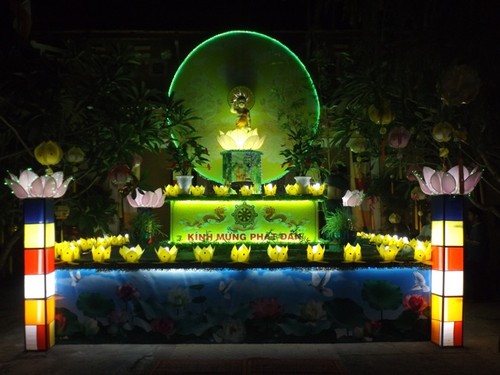 Activités à l’occasion de l’anniversaire du Bouddha - ảnh 1